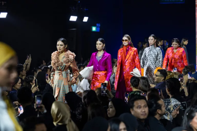 Dua Dekad VARIANTE. Kesopanan Sebagai Gaya Hidup Wanita Moden
