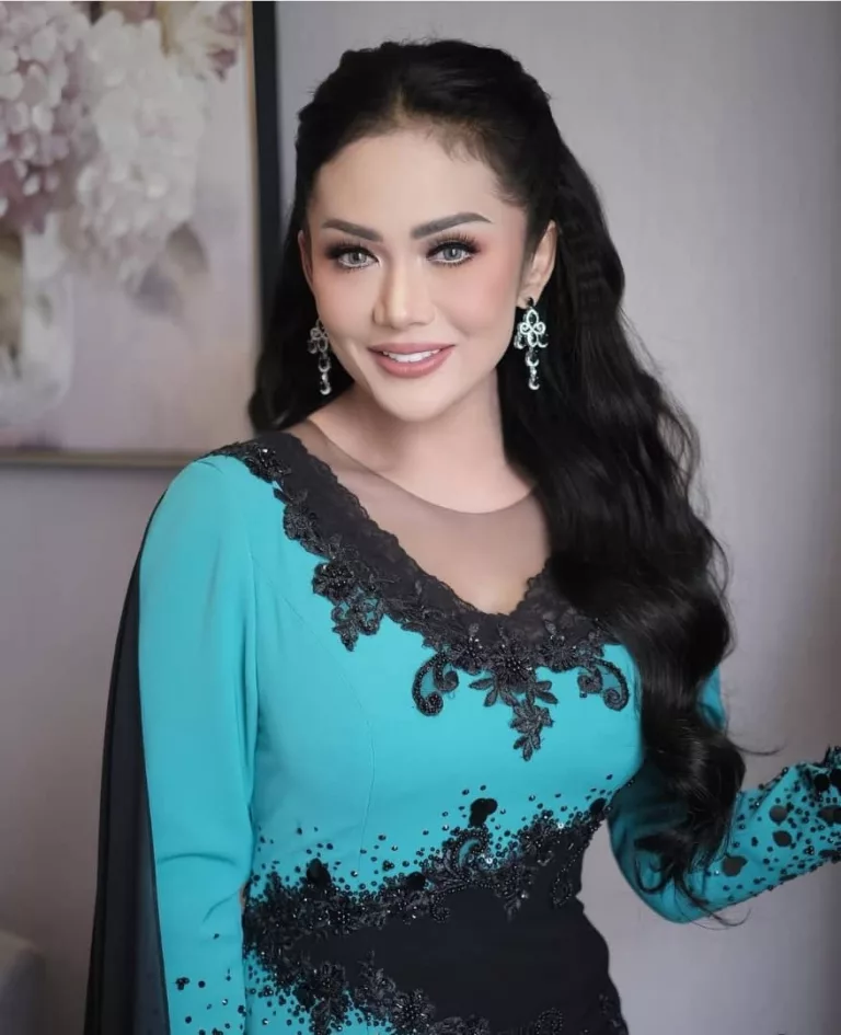 Ada 2 Cucu, Krisdayanti Bergelar Pelajar Universiti Pada Usia 50 tahun