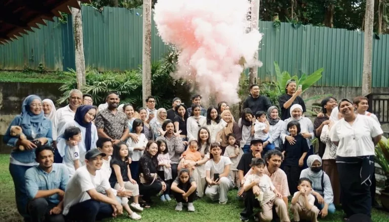 Hadiah Terindah Buat Noh Salleh & Athirah. Bakal Sambut Puteri Sulung