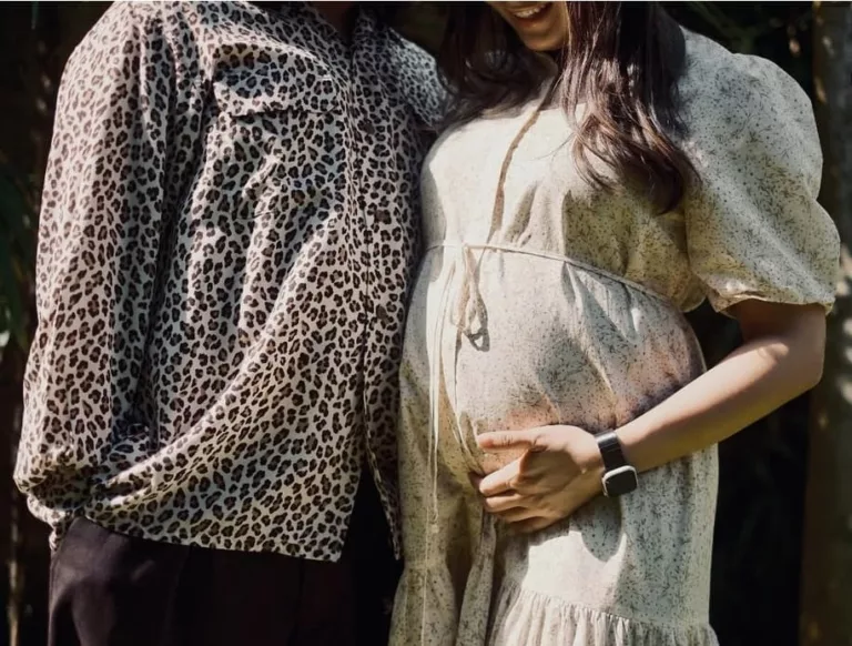 Hadiah Terindah Buat Noh Salleh & Athirah. Bakal Sambut Puteri Sulung