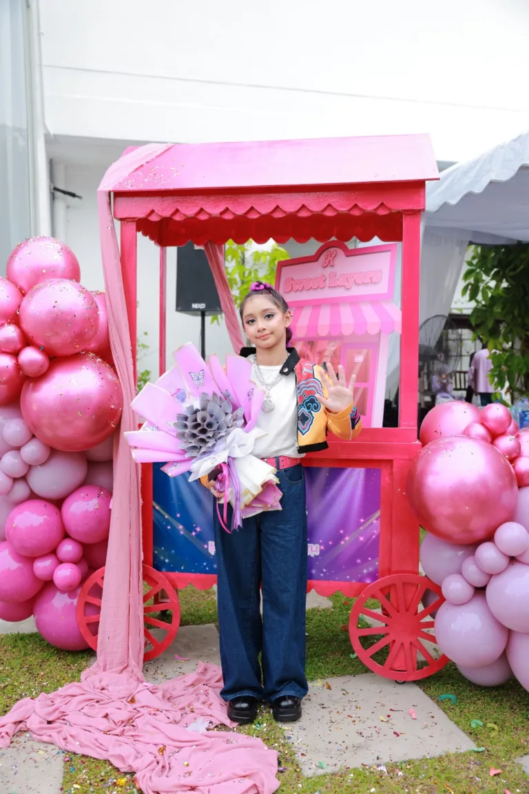 Wawa Zainal Tanam Benih Usahawan Kecil, Hadiahkan Kedai Untuk Hayla. “Berkat Untung Kek Batik RM100,000”