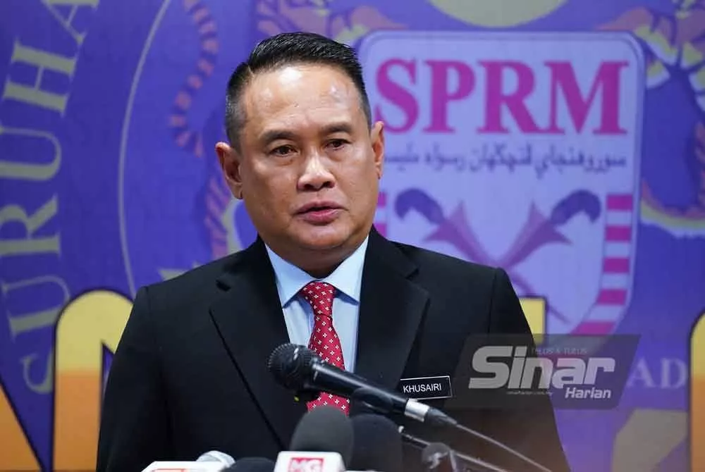 Suami Isteri Pegawai Imigresen Guna Duit Rasuah RM600k Buka Kedai Emas