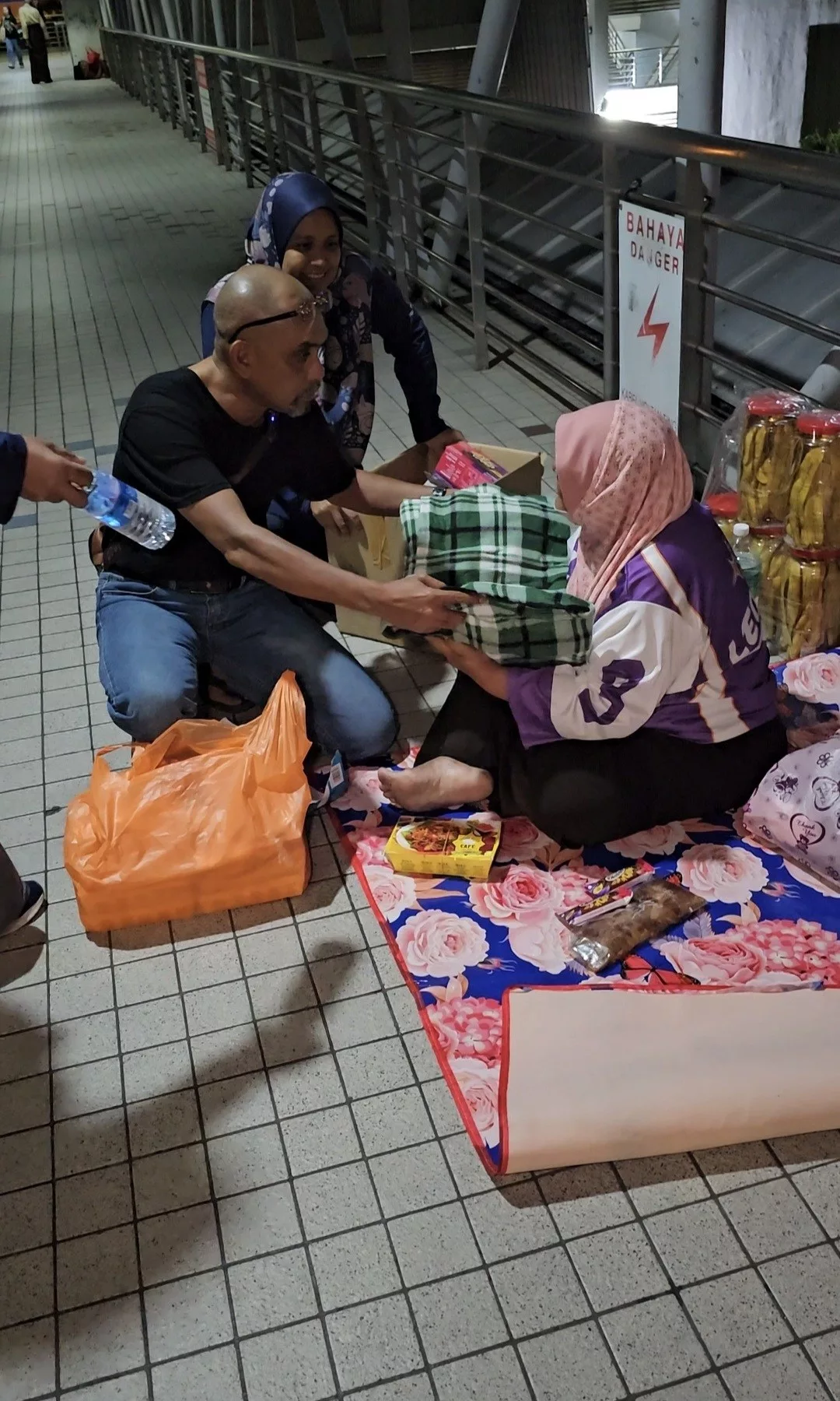 Wanita Hampir Di53mbelih Anak Kaki D*dah, Terpaksa Hidup Gelandangan Kerana Suami Berbini Baru