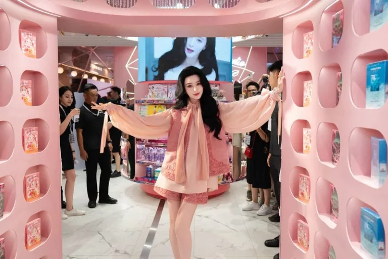 Fan Beauty Diary Rasmi Dilancarkan di Watsons Malaysia Fan Bingbing Serikan Kuala Lumpur dengan Koleksi Masker Ikonik