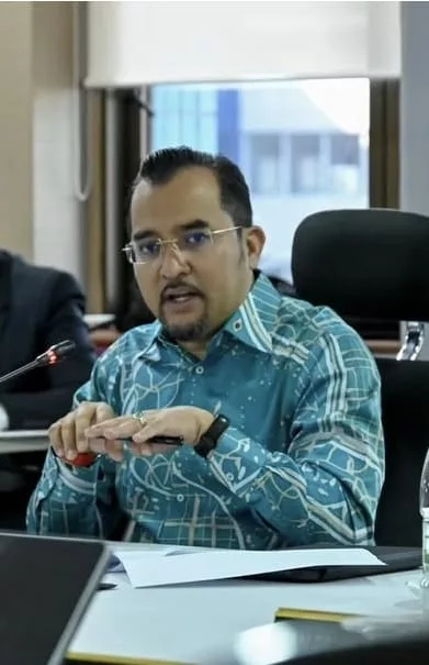 Bukan Jenama Jadi Ukuran. Pengerusi Mara Pakai Seluar RM29.90, Anak Jadi Tukang Alter