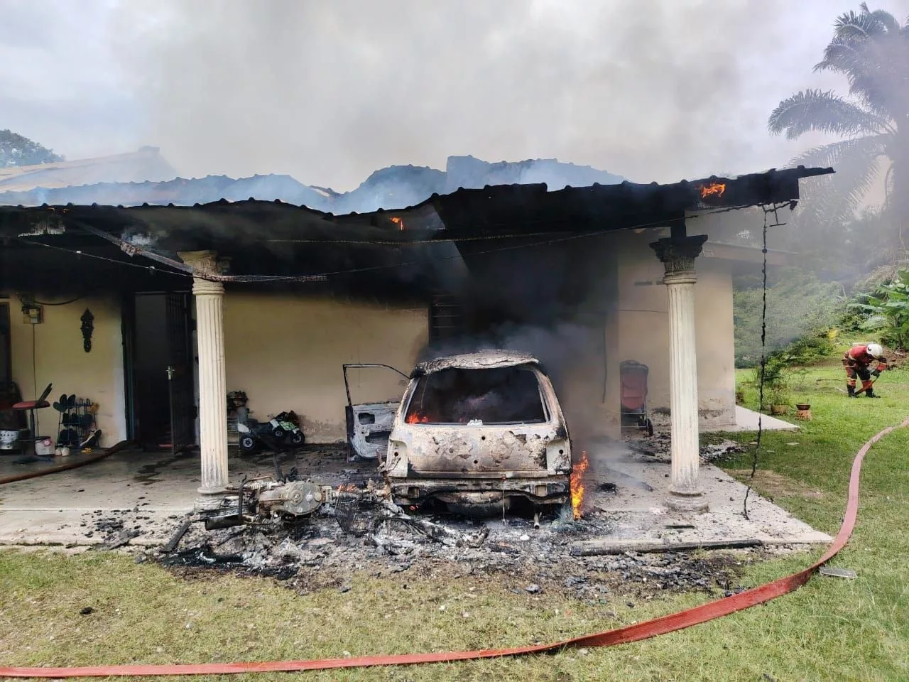Anak Mengamuk, Libas Bapa Dengan Rotan, Pisau Sebelum Bakar Rumah, Kereta
