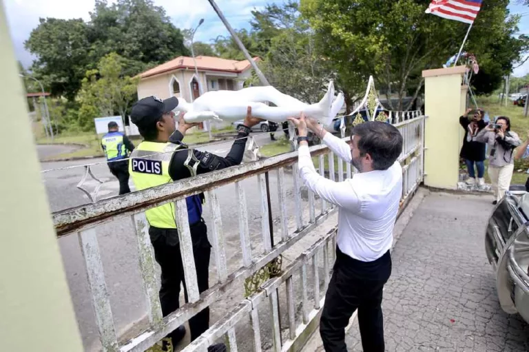Inkues Zara Qairina Diteruskan. Demonstrasi Patung Beri Gambaran Kejadian.