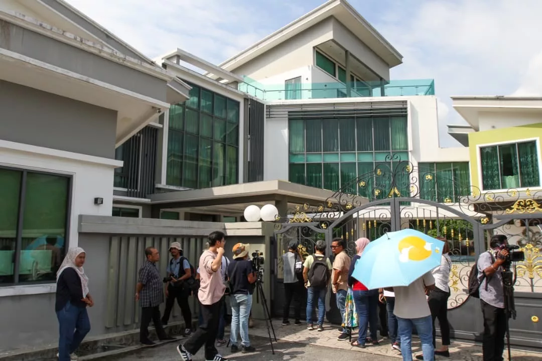 Lelongan Aset Datuk Seri Vida: Tiga Kenderaan Mewah Dan 727 Barangan Peribadi Dibida RM1 Juta