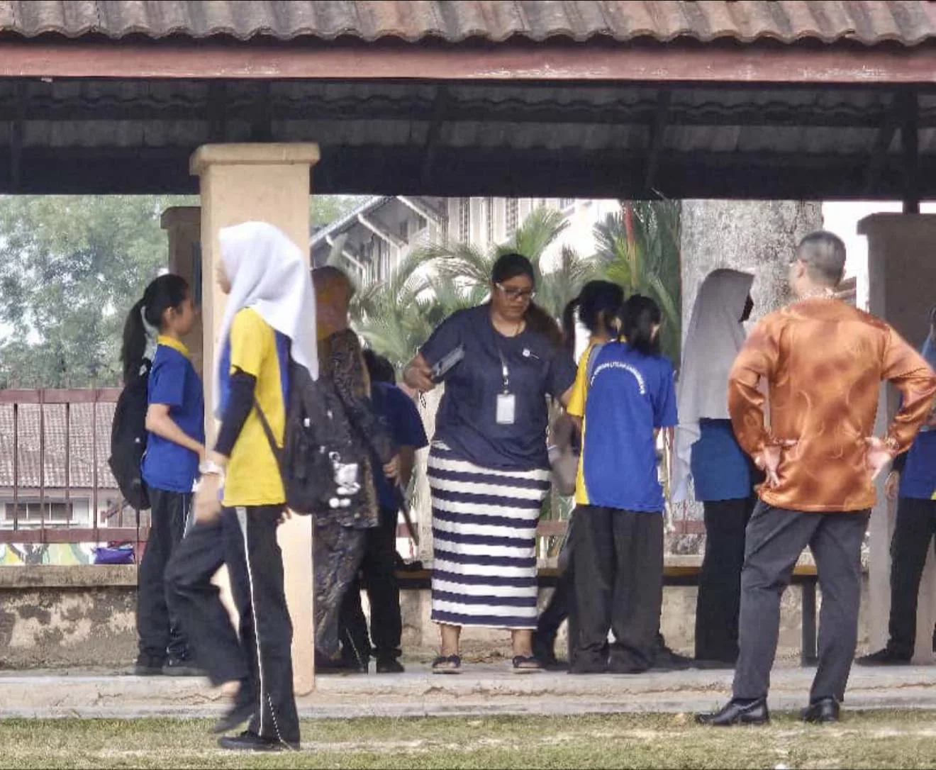 Langkah Proaktif SMK Bandar Utama Damansara 4: Guna Metal Detector Pastikan Keselamatan Pelajar