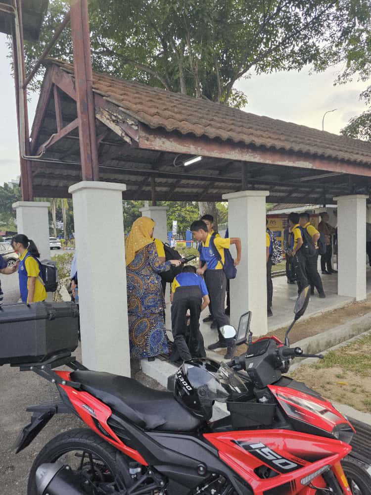 Langkah Proaktif SMK Bandar Utama Damansara 4: Guna Metal Detector Pastikan Keselamatan Pelajar