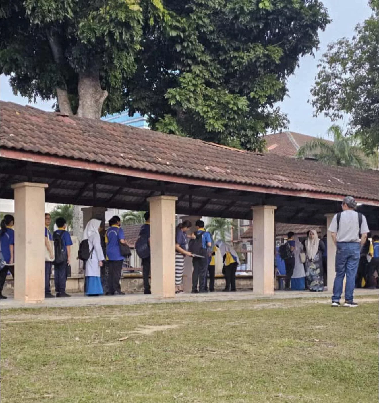 Langkah Proaktif SMK Bandar Utama Damansara 4: Guna Metal Detector Pastikan Keselamatan Pelajar