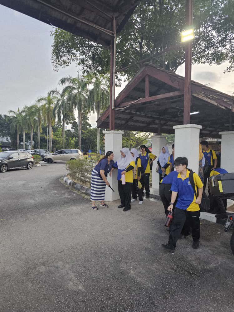 Langkah Proaktif SMK Bandar Utama Damansara 4: Guna Metal Detector Pastikan Keselamatan Pelajar