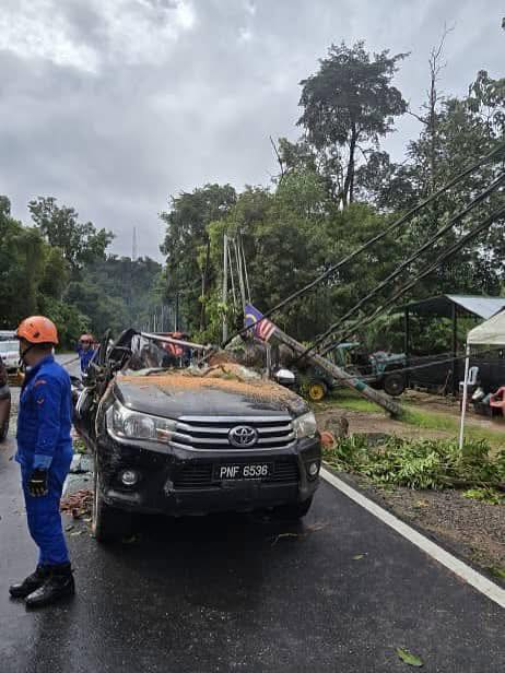Tragedi Batang Kali: Staf Bonda Rozita Maut Dihimpap Pokok Tumbang, Doa dan Tangisan Iringi Pemergian Anak Muda Ini