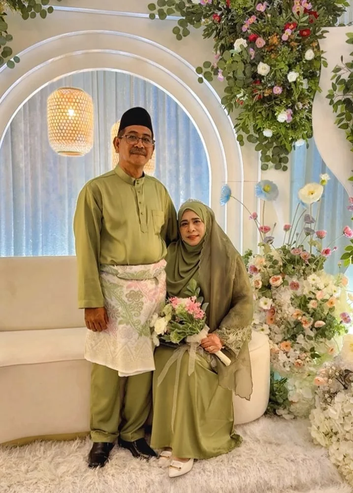 Jodoh Tak Diduga: Rakan Sekolah Bertemu Semula Di Jabal Rahmah Dan Disatukan Selepas 40 Tahun