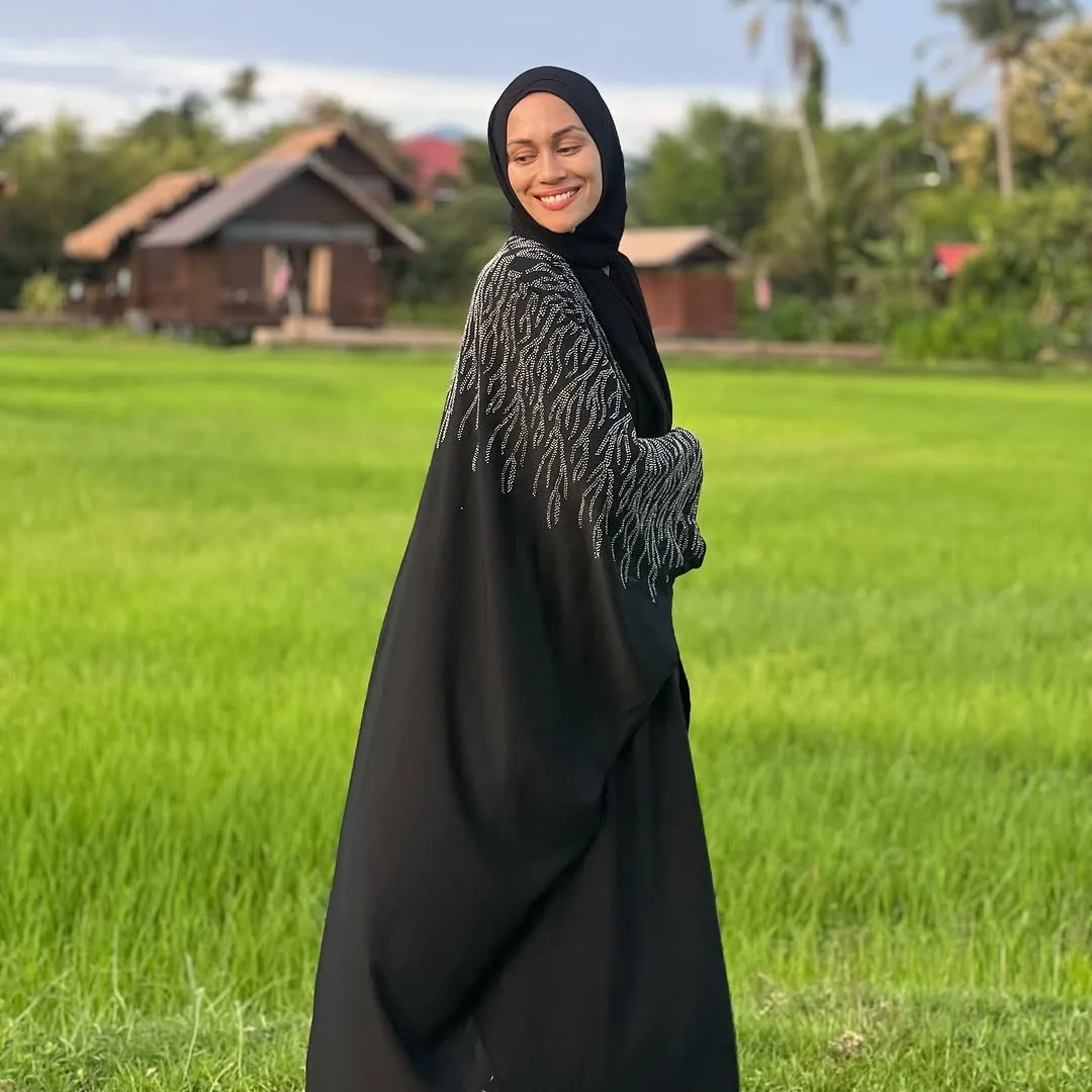 Natasha Hudson Padam Foto Berhijab, Instagram Penuh Gambar Tak Bertudung