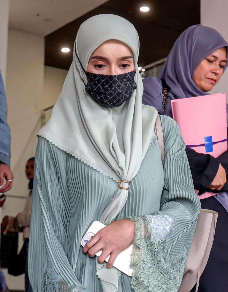 "Saya dah kena ‘block’ sejak 27 September. Saya tidak gembira, mahu selamatkan rumah tangga"-Kamal Adli 24 “Saya dah kena ‘block’ sejak 27 September. Saya tidak gembira, mahu selamatkan rumah tangga”-Kamal Adli