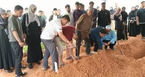 “Ummi & Abah Tak Dapat Hadir, Tapi Reda…” — Pilu Pengkebumian Pelajar UM Yang Meninggal Dunia Ketika Ibu Bapa Di Tanah Suci