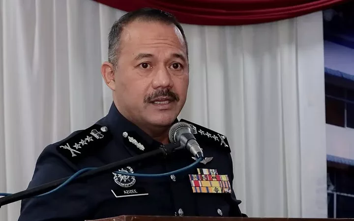 Kepala Hampir Putus, Anak Meniarap Berlumuran Darah. Suami Temui Isteri & Anak Sudah Tidak Bernyawa 5 Kepala Hampir Putus, Anak Meniarap Berlumuran Darah. Suami Temui Isteri & Anak Sudah Tidak Bernyawa