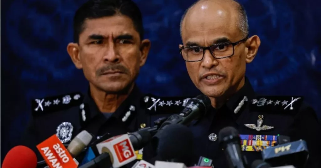 Tragedi Tikam Rakan Sekolah: Pelajar Beli Pisau Secara Dalam Talian, Mangsa Maut Ditikam Di Leher Dan Dada 5 Tragedi Tikam Rakan Sekolah: Pelajar Beli Pisau Secara Dalam Talian, Mangsa Maut Ditikam Di Leher Dan Dada