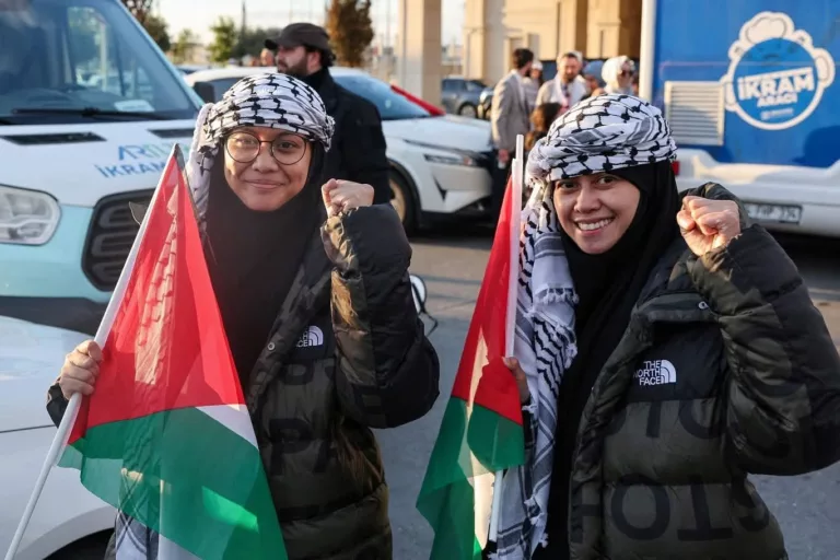 “Kami Tidak Diberi Makan, Tidak Dibenar Solat” – Luahan Pilu Hazwani Helmi Jadi Mangsa Tahanan Israel