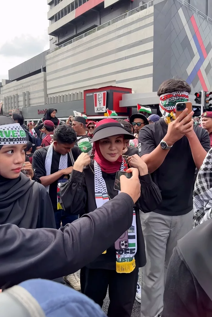 “Mama Nak Mereka Belajar Erti Simpati, Tahu Apa Berlaku Di Dunia Luar” Datin Shahida Didik Anak Tentang Perjuangan Palestin
