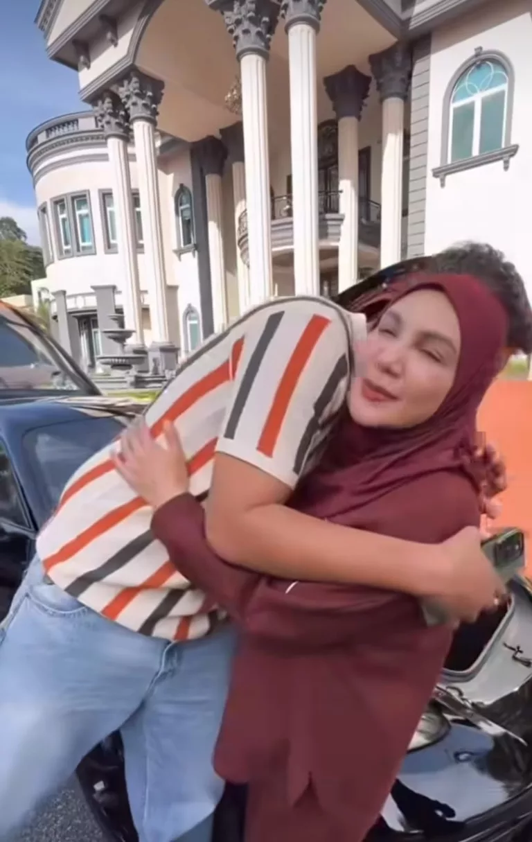 Rezeki Anak Sulung. Hadiah Istimewa Porsche 718 Cayman Untuk Ammar Ahyan