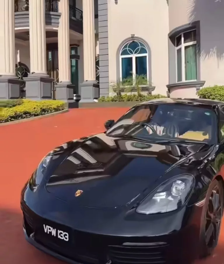 Rezeki Anak Sulung. Hadiah Istimewa Porsche 718 Cayman Untuk Ammar Ahyan