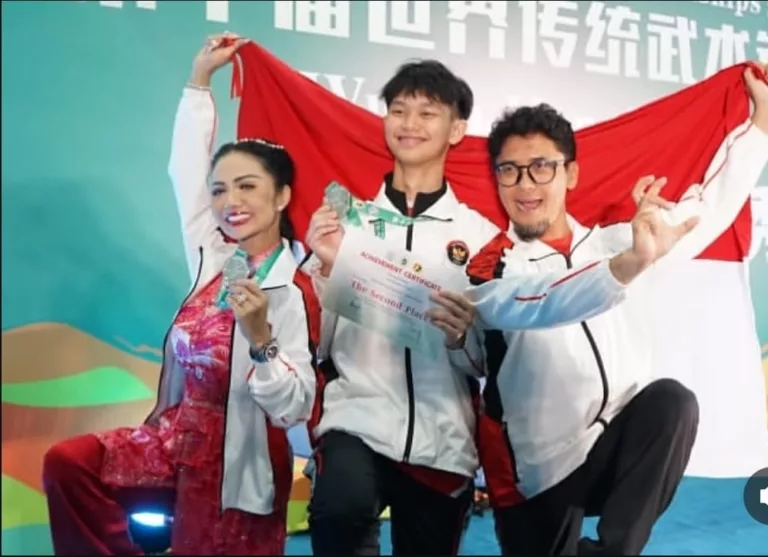 Krisdayanti Menang Pingat Perak di Kejohanan Dunia Kungfu, Kejayaan Luar Biasa Pada Usia 51 Tahun 7 Krisdayanti Menang Pingat Perak di Kejohanan Dunia Kungfu, Kejayaan Luar Biasa Pada Usia 51 Tahun
