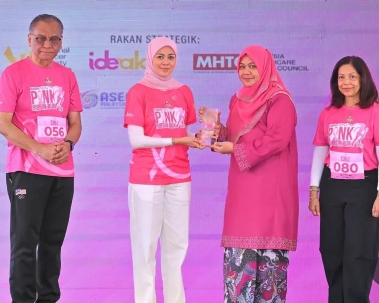 Tengku Permaisuri Norashikin Seru Wanita Lakukan Saringan Awal. “Langkah Kecil Hari Ini, Mungkin Menyelamatkan Nyawa Esok” 14 Tengku Permaisuri Norashikin Seru Wanita Lakukan Saringan Awal. “Langkah Kecil Hari Ini, Mungkin Menyelamatkan Nyawa Esok”
