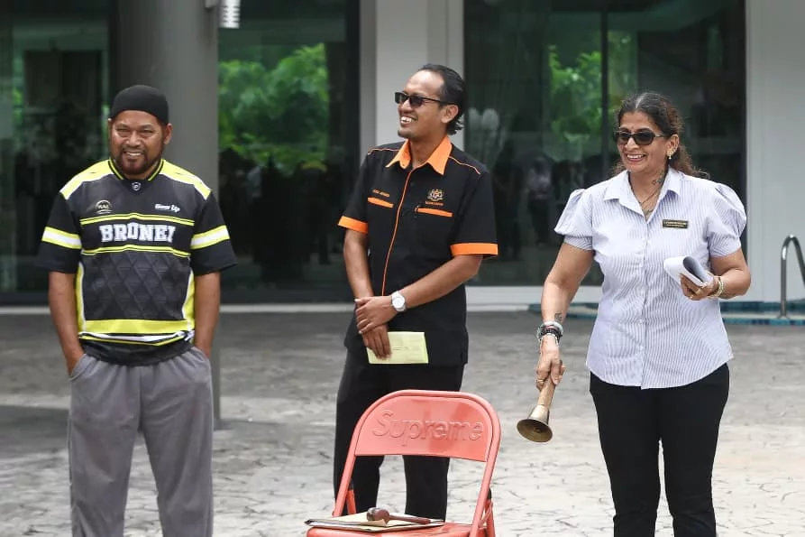 Lelongan Aset Datuk Seri Vida: Tiga Kenderaan Mewah Dan 727 Barangan Peribadi Dibida RM1 Juta