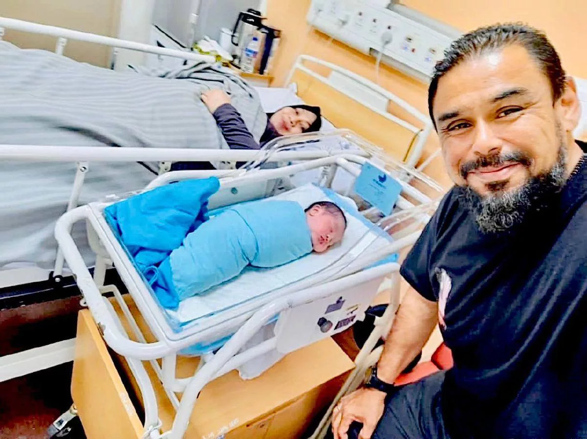 19 Tahun Menanti, Akhirnya Timang Anak Lelaki, Tarikh Lahir Sama Dengan Ayah 5 19 Tahun Menanti, Akhirnya Timang Anak Lelaki, Tarikh Lahir Sama Dengan Ayah