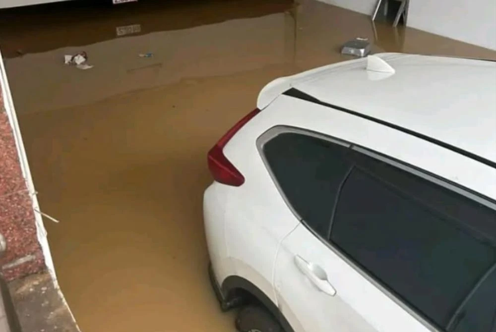 Berlapar Lebih 15 Jam, Detik Cemas Empat Keluarga Terperangkap Banjir Di Hatyai