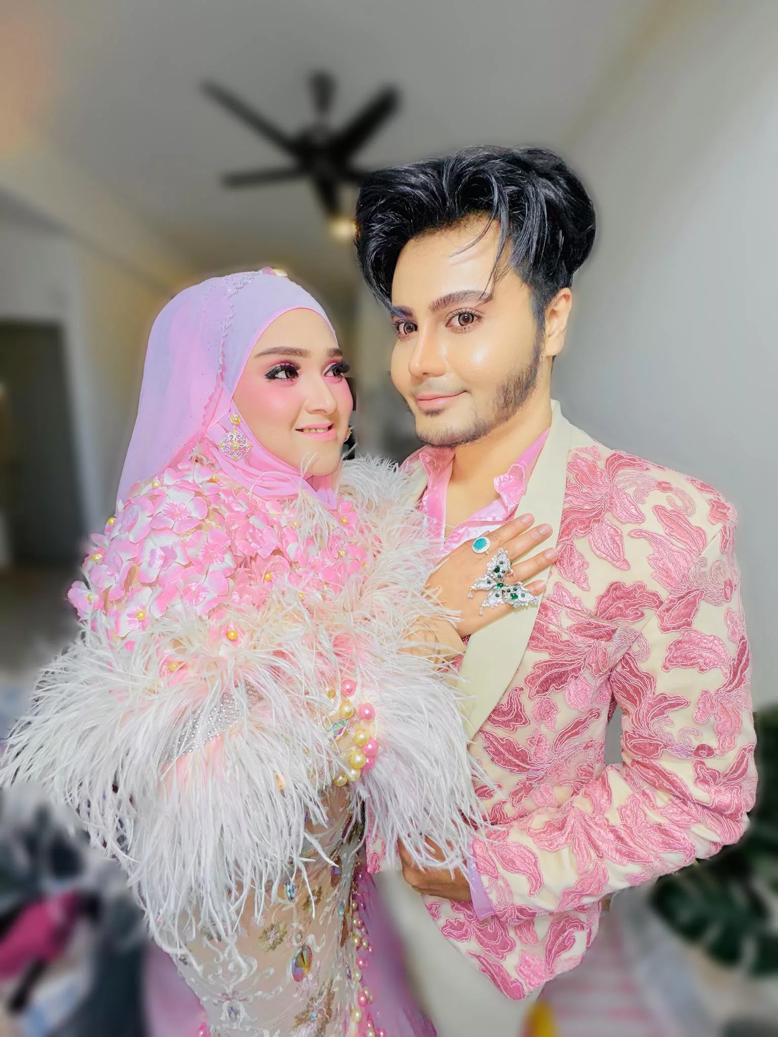 Ibu Ayah Mentua Prince Syed Ditahan Polis, Kecoh Selepas Insiden Serang Menggunakan Topi Keledar 36 Ibu Ayah Mentua Prince Syed Ditahan Polis, Kecoh Selepas Insiden Serang Menggunakan Topi Keledar