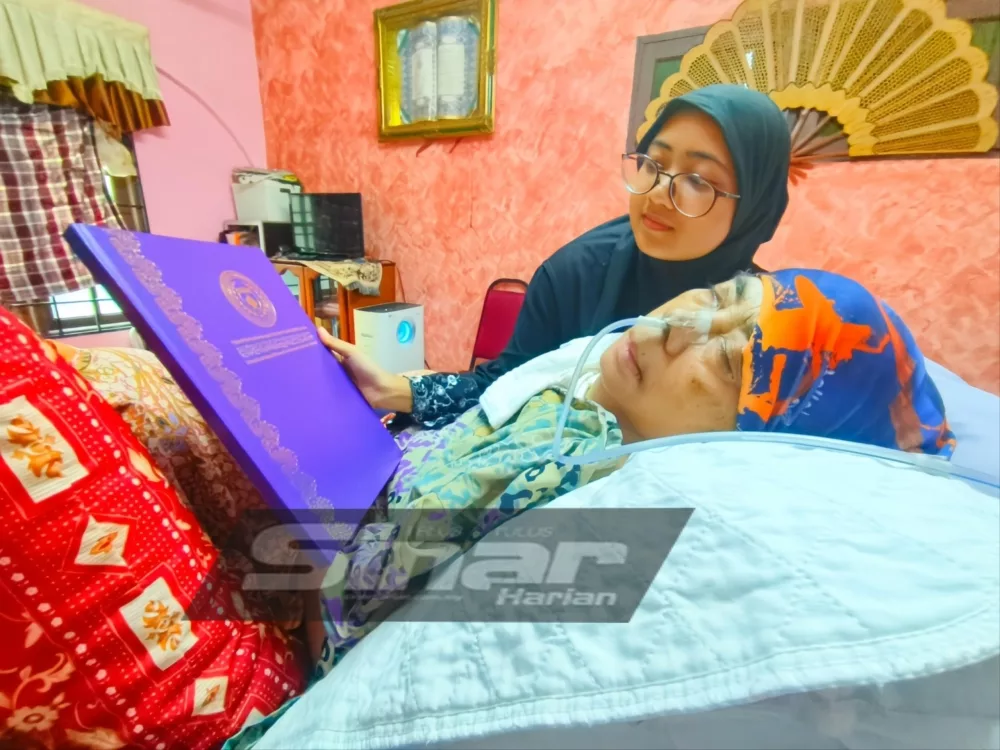 Tak Sempat Tengok Anak Bawa Balik Ijazah, Gadis Bangga Tunaikan Impian Ayah Jadi Doktor 7 Tak Sempat Tengok Anak Bawa Balik Ijazah, Gadis Bangga Tunaikan Impian Ayah Jadi Doktor