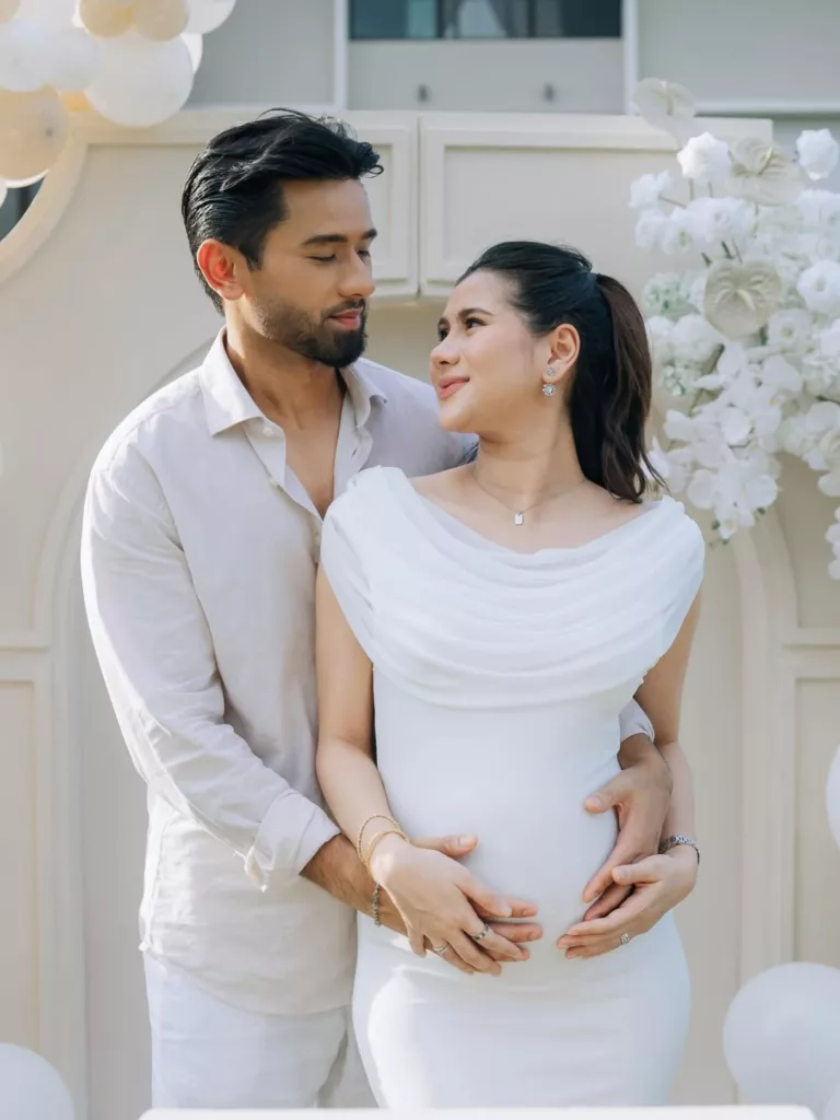 Redza Rosli & Bella Hanna Bakal Timang Cahaya Mata Pertama 5 Redza Rosli & Bella Hanna Bakal Timang Cahaya Mata Pertama