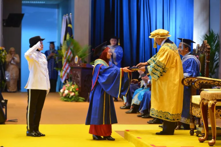 “Kanser Tahap Empat Tak Halang Saya Berjaya” – Nor Shamira Buktikan Kekuatan Wanita Tiada Batas 6 “Kanser Tahap Empat Tak Halang Saya Berjaya” – Nor Shamira Buktikan Kekuatan Wanita Tiada Batas