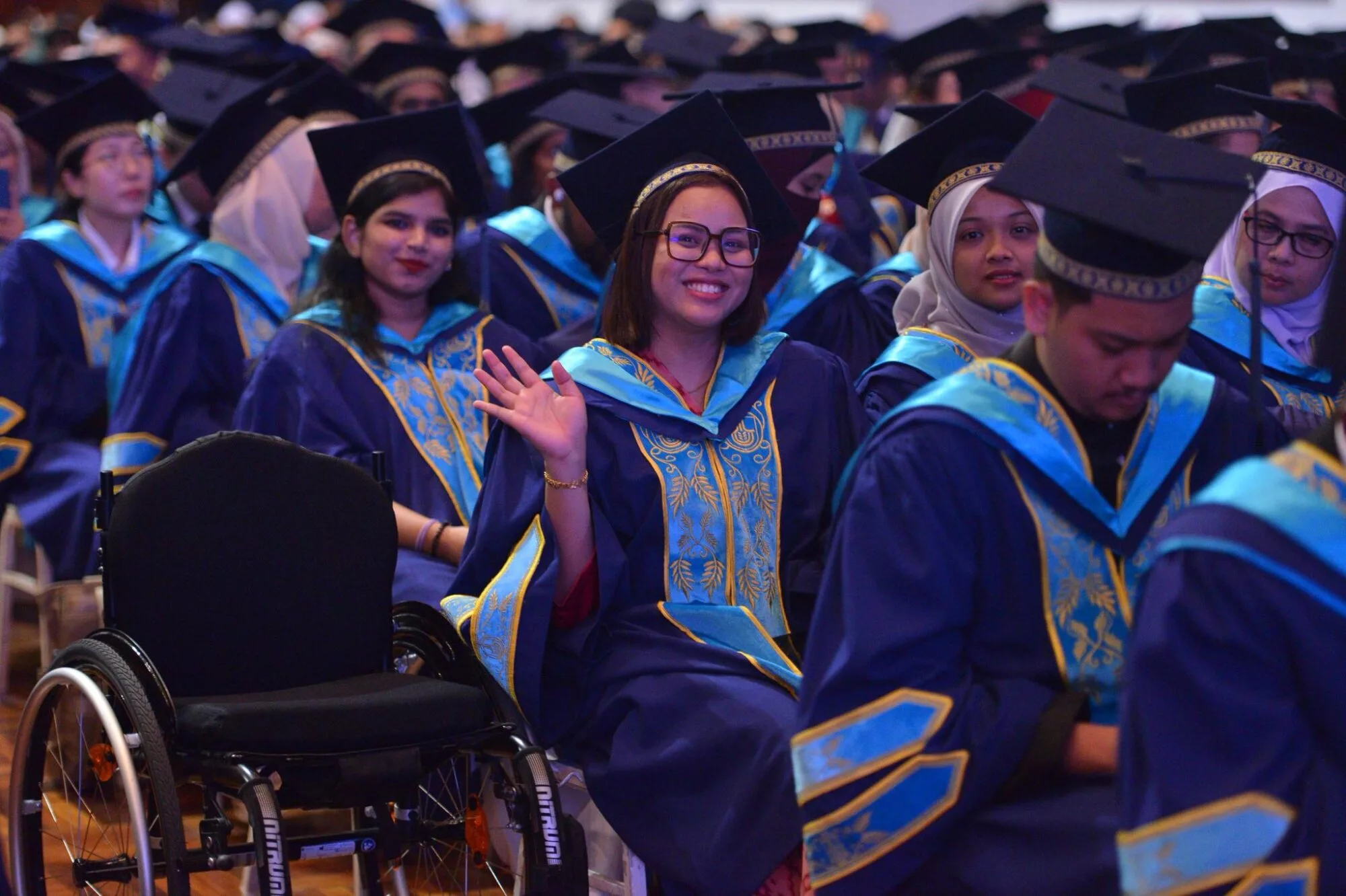 Gadis Hilang Kaki Terkena Kipas Bot Di Caribbean Terharu Genggam Ijazah Sarjana