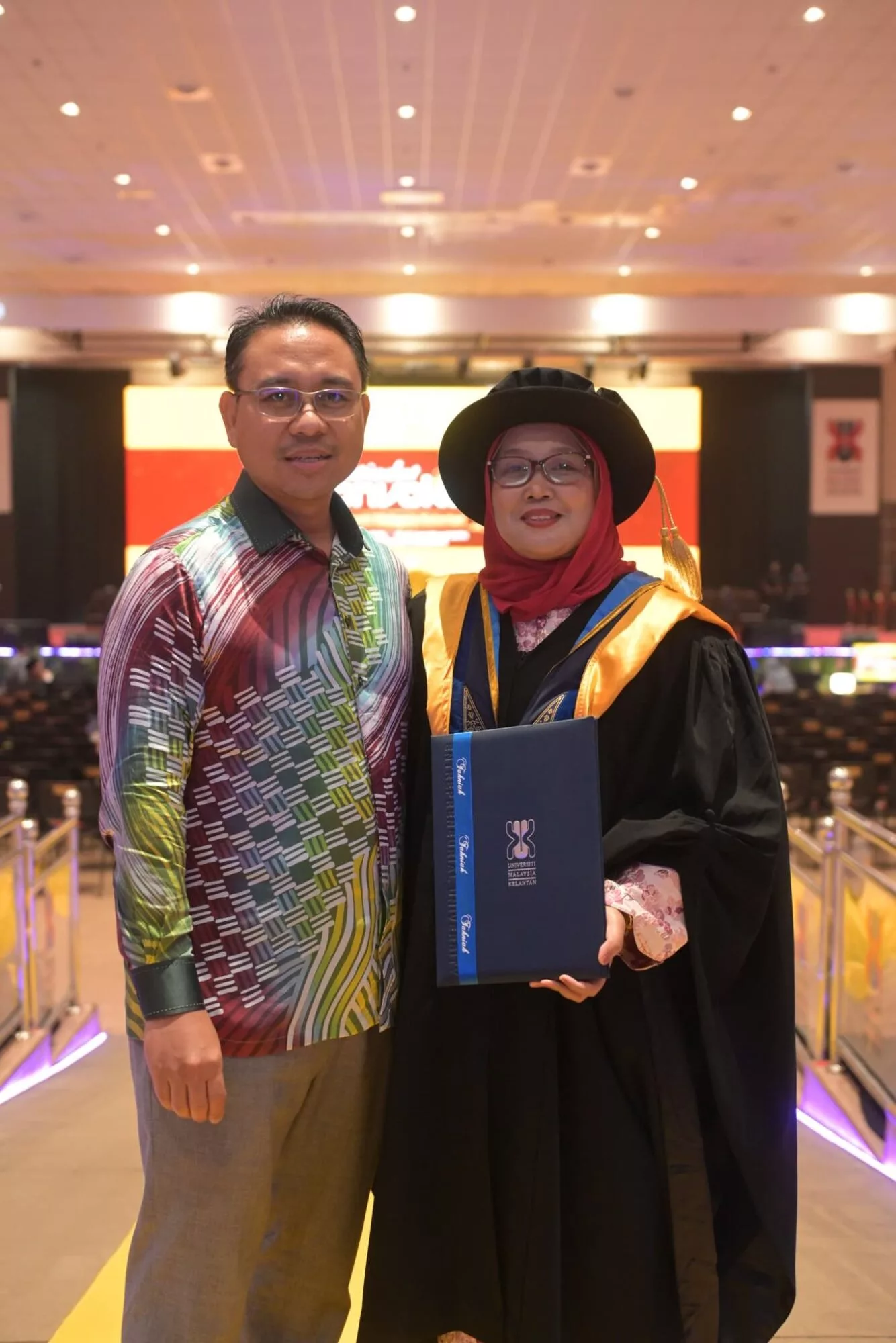 Tulis Tesis Di Atas Katil Hospital, Pensyarah Tabah Tamatkan PhD Walau Hidap Kanser Tahap Empat