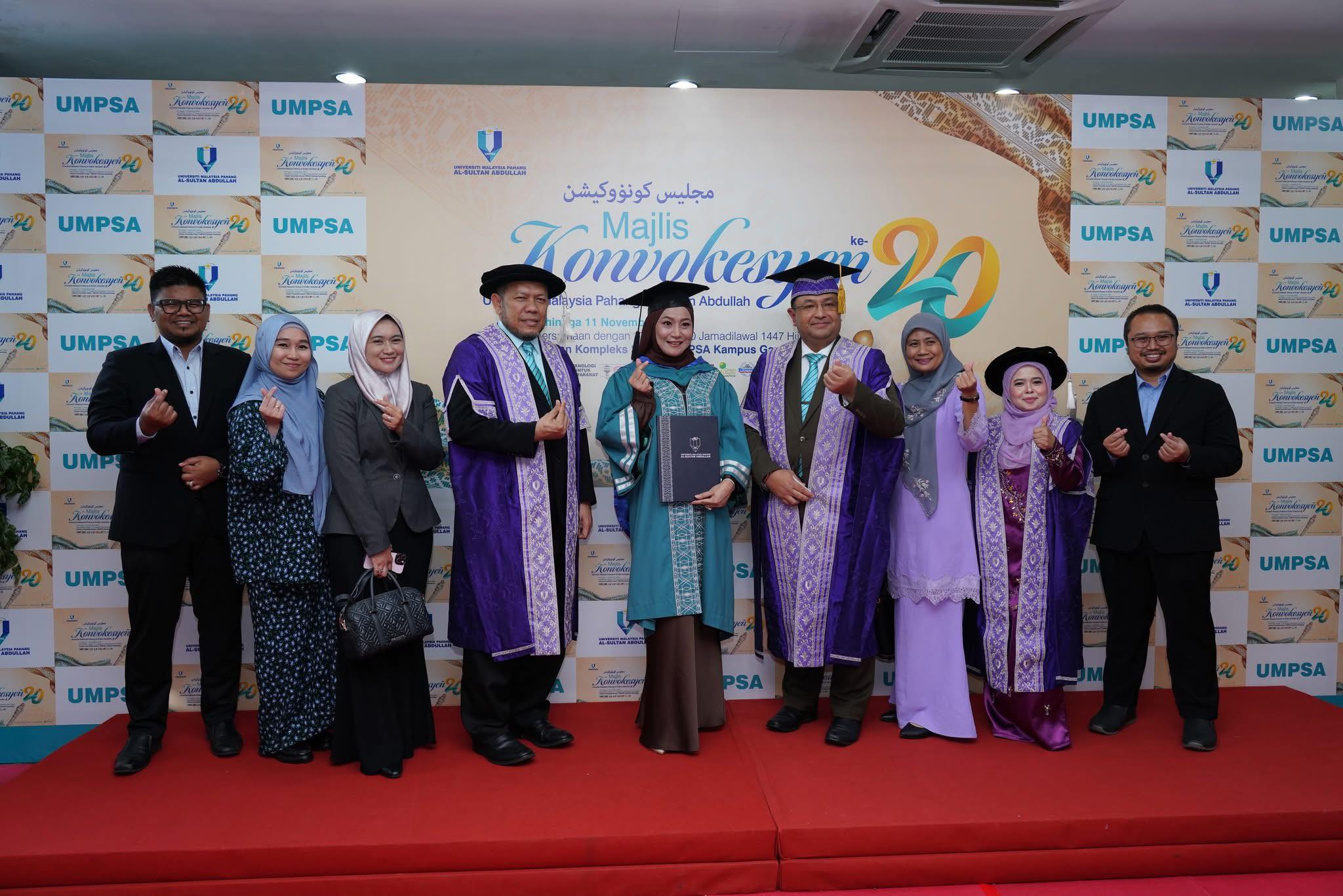 Yana Samsudin Dalam Pantang Naik Pentas Konvokesyen UMPSA, Tak Nak Lepas Peluang Rai Detik Bermakna 10 Yana Samsudin Dalam Pantang Naik Pentas Konvokesyen UMPSA, Tak Nak Lepas Peluang Rai Detik Bermakna