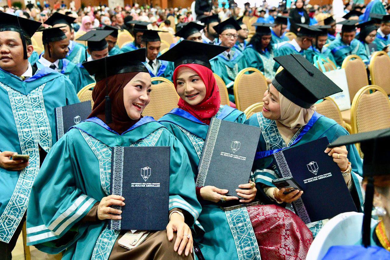 Yana Samsudin Dalam Pantang Naik Pentas Konvokesyen UMPSA, Tak Nak Lepas Peluang Rai Detik Bermakna 11 Yana Samsudin Dalam Pantang Naik Pentas Konvokesyen UMPSA, Tak Nak Lepas Peluang Rai Detik Bermakna