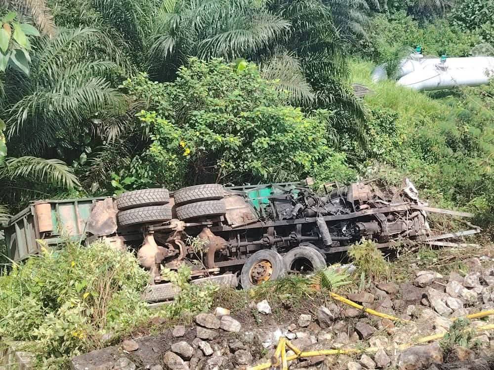 Bayi Berusia 6 Bulan Bergelar Yatim Piatu, Ibu & Ayah Terkorban Dalam Kemalangan 8 Bayi Berusia 6 Bulan Bergelar Yatim Piatu, Ibu & Ayah Terkorban Dalam Kemalangan