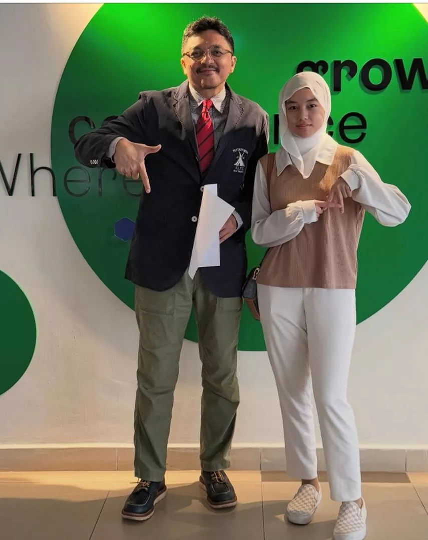 Engku Emran Terharu Engku Aleesya Kini Jadi Pelajar Kolej – “Always Ingat Pesan Ayah, Stay Humble Stay Grounded”