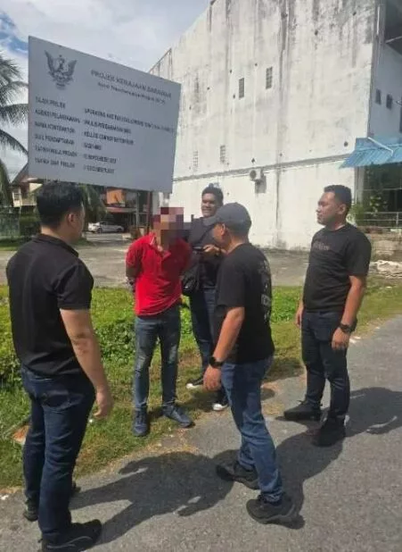 Wanita Disamun Dan Dirogol Dalam Hutan Simpan, Suspek Menyamar Sebagai Polis 5 Wanita Disamun Dan Dirogol Dalam Hutan Simpan, Suspek Menyamar Sebagai Polis