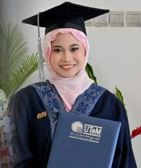 Anak Gadis Yang Dipelihara Ibu Angkat Cina Sejak Bayi Berjaya Genggam Diploma - "Terima Kasih 'Laoshi' Membesarkan Saya" 6 Anak Gadis Yang Dipelihara Ibu Angkat Cina Sejak Bayi Berjaya Genggam Diploma – “Terima Kasih ‘Laoshi’ Membesarkan Saya”