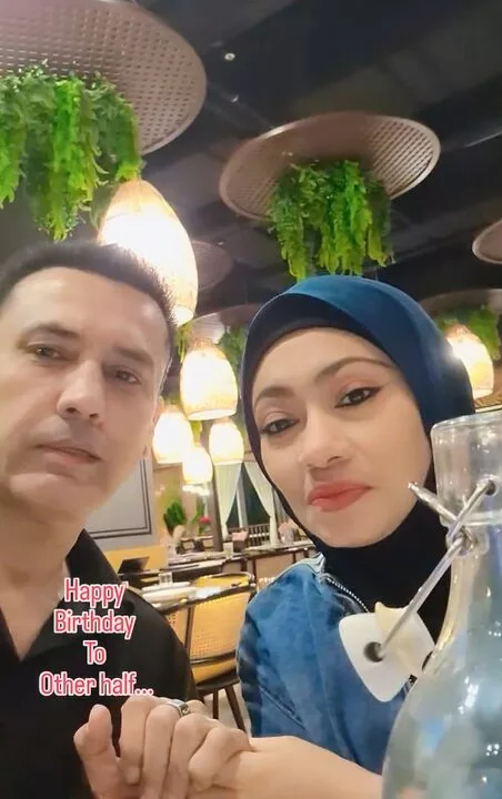 Edika Yusof Beri Ucapan Romantis Buat Isteri Sempena Hari Jadi – “Selamat Hari Lahir, Sayangku, 22 Tahun Bersama, Saya Masih Sayang, Cintakan Awak Setiap Hari”