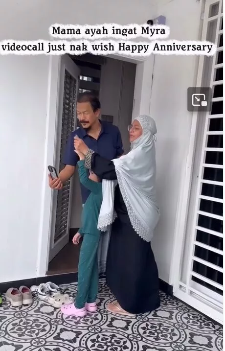 Amyra Rosli Hadiahkan SUV Buat Ibu Bapa, Kejutan Hari Istimewa Bikin Mereka Menitis Air Mata 8 Amyra Rosli Hadiahkan SUV Buat Ibu Bapa, Kejutan Hari Istimewa Bikin Mereka Menitis Air Mata