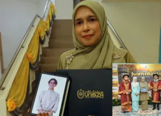 Ibu Sebak Terima Skrol Diploma Arwah Anak – “Hadiah Terakhir Airel Buat Saya”