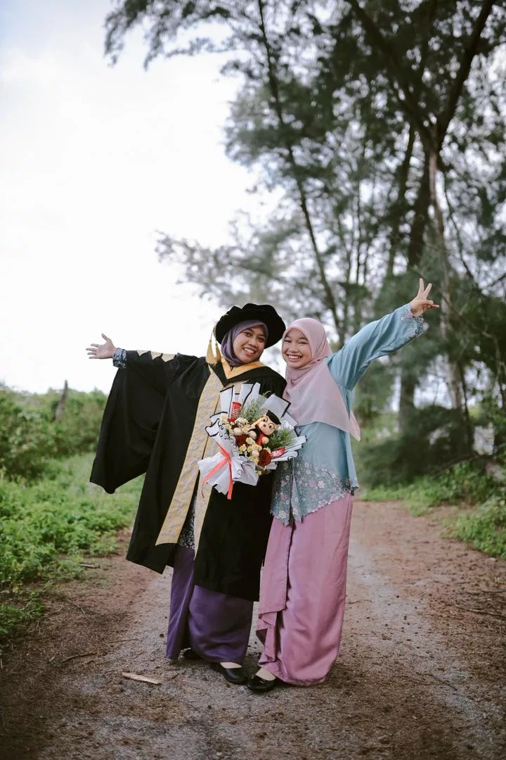 Di Sebalik Ujian Kehilangan Suami Pada Usia Anak Masih Kecil, Ibu Tunggal Buktikan Mampu Genggam PhD