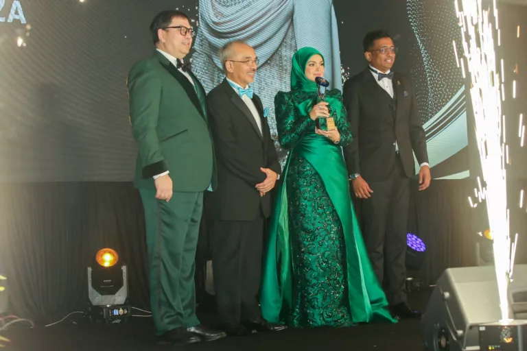 Siti Nurhaliza Terima Anugerah Khas: Wanita Juga Mampu Pimpin, Cemerlang & Pacu Ekonomi Negara