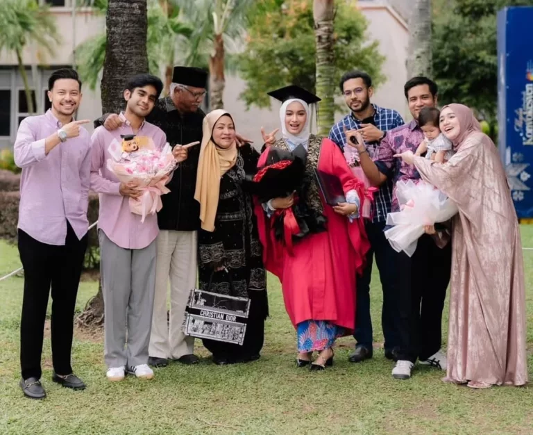 Pesona ‘Beauty With Brain’. Adik Amira Othman Kini Bergelar Doktor Pergigian